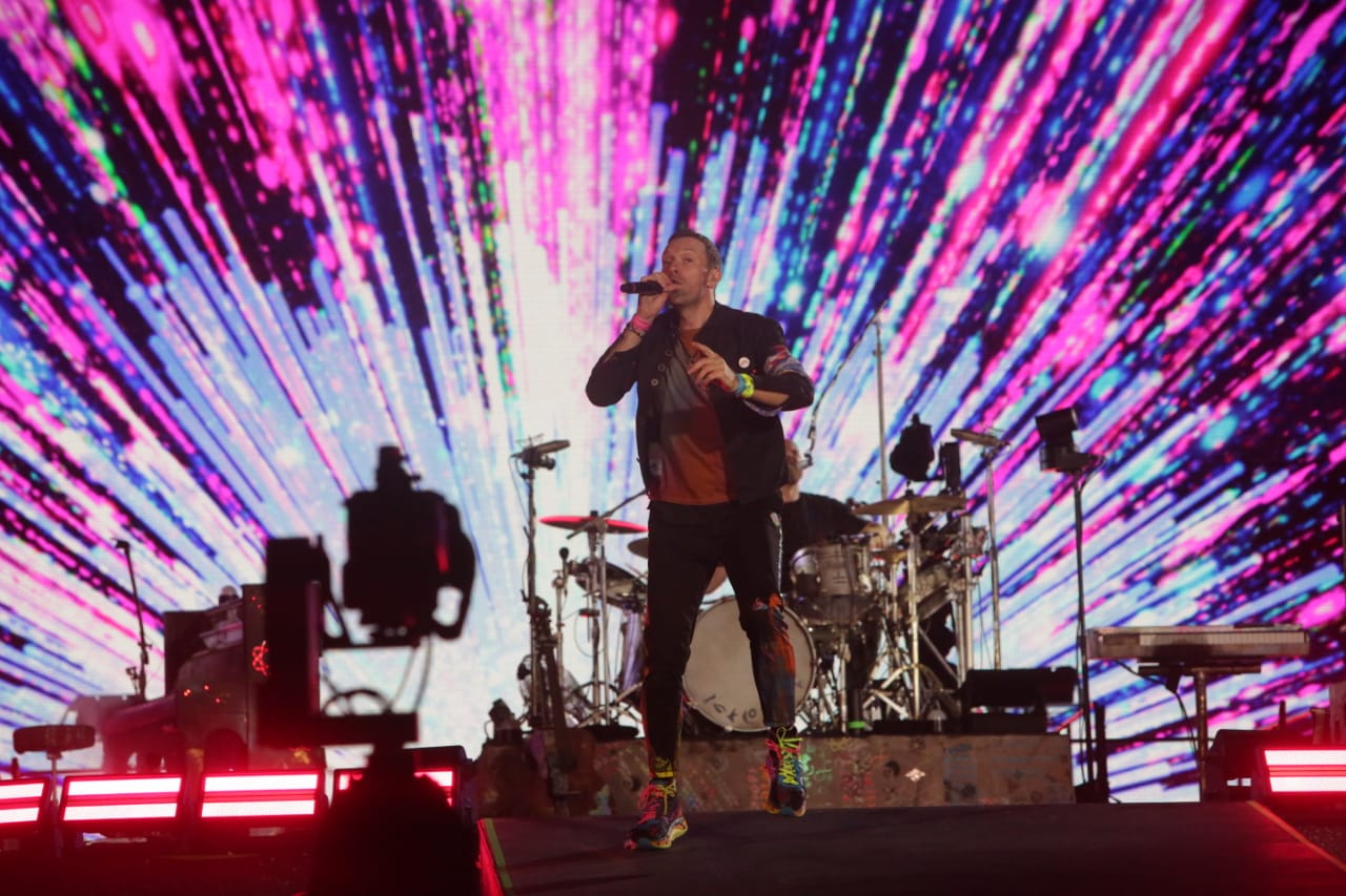 Chris Martin, vocalista de Coldplay, durante su primer concierto en Lima de la gira "Music of the Spheres", el 13 de septiembre del 2022.