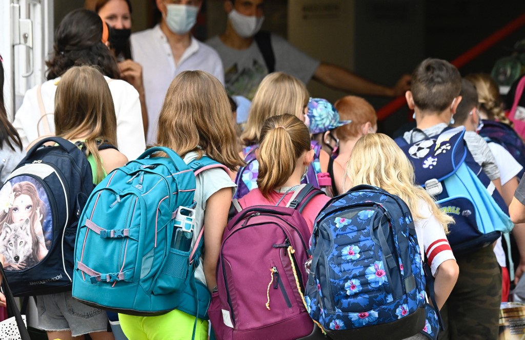 Mensaje De Bienvenida De Vuelta a La Escuela Con Máscara