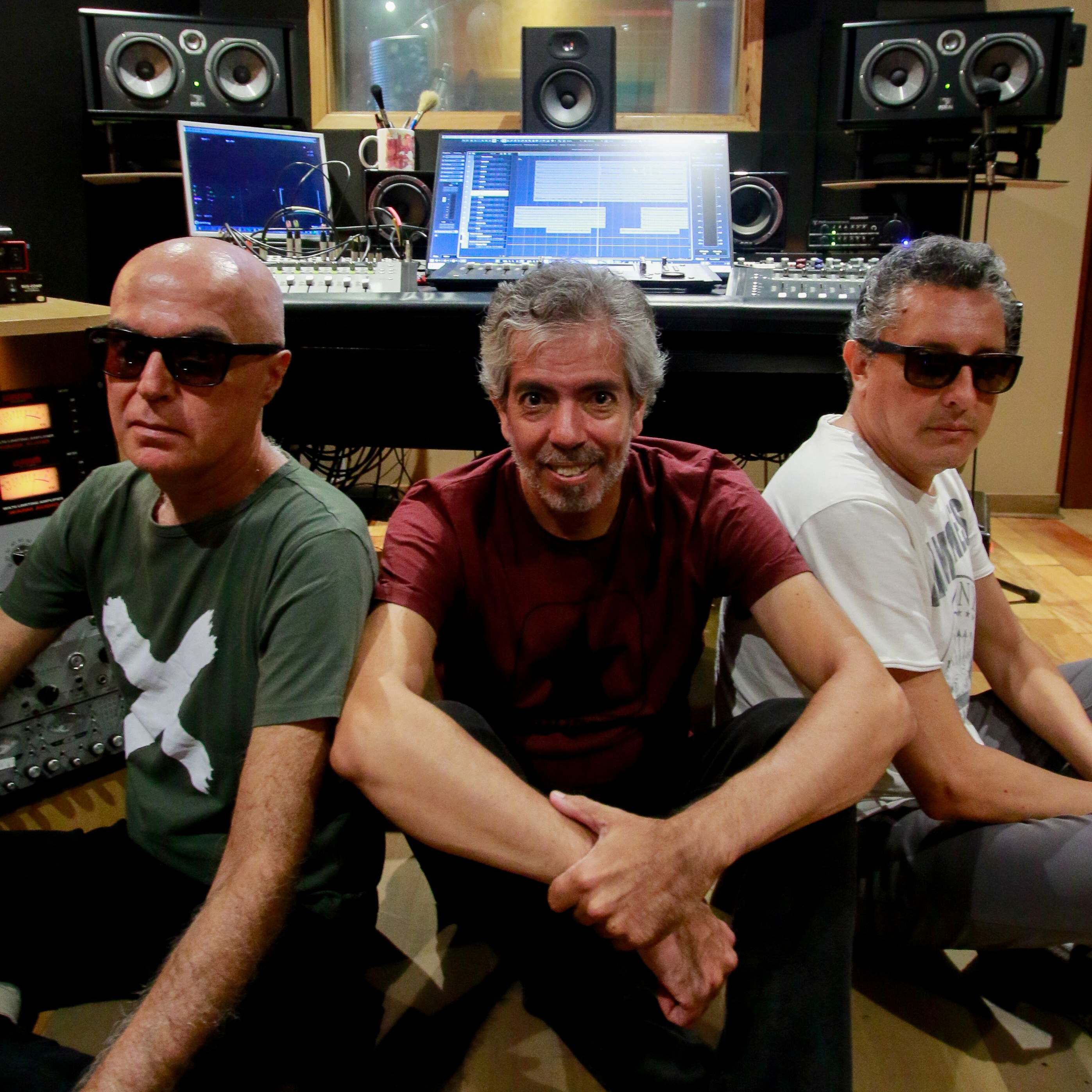 La banda peruana de rock Cementerio Club celebrará sus 25 años de vida artística en un show inolvidable en el C. C. Bianca en Barranco.