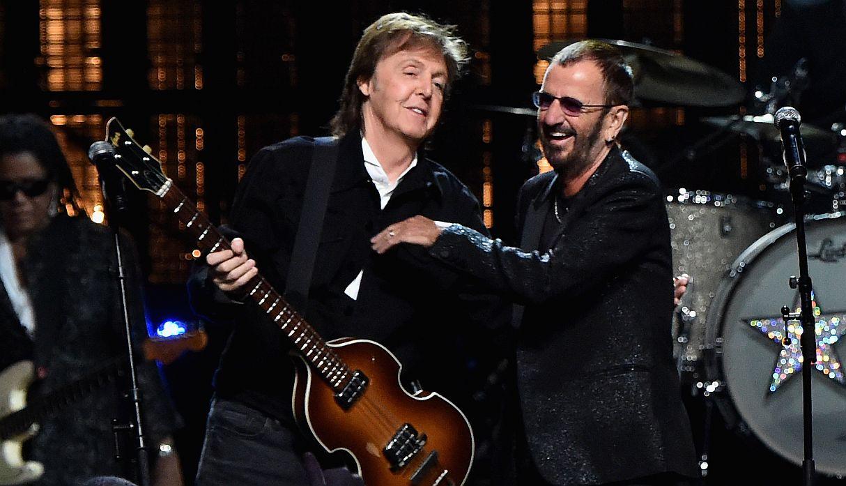 Paul McCartney y Ringo Starr comparten escenario en Londres al final de la gira 'Get Back'. (Foto: AFP)
