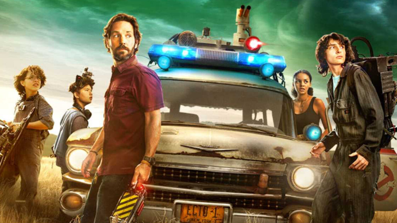 ---------
En el filme, Paul Rudd interpreta a un profesor de escuela que ayuda a los jóvenes cazafantasmas a resolver el origen de los extraños fenómenos que ocurren en un arruinado pueblo de Oklahoma