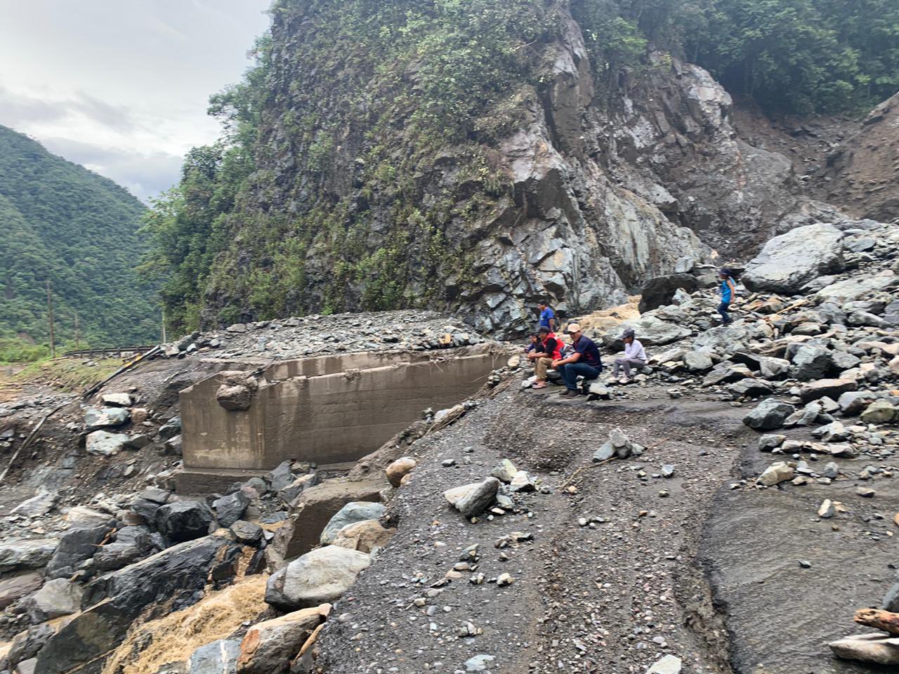 Derrumbe De Rocas Tras Intensas Lluvias Ocasiona El Bloqueo De La ...