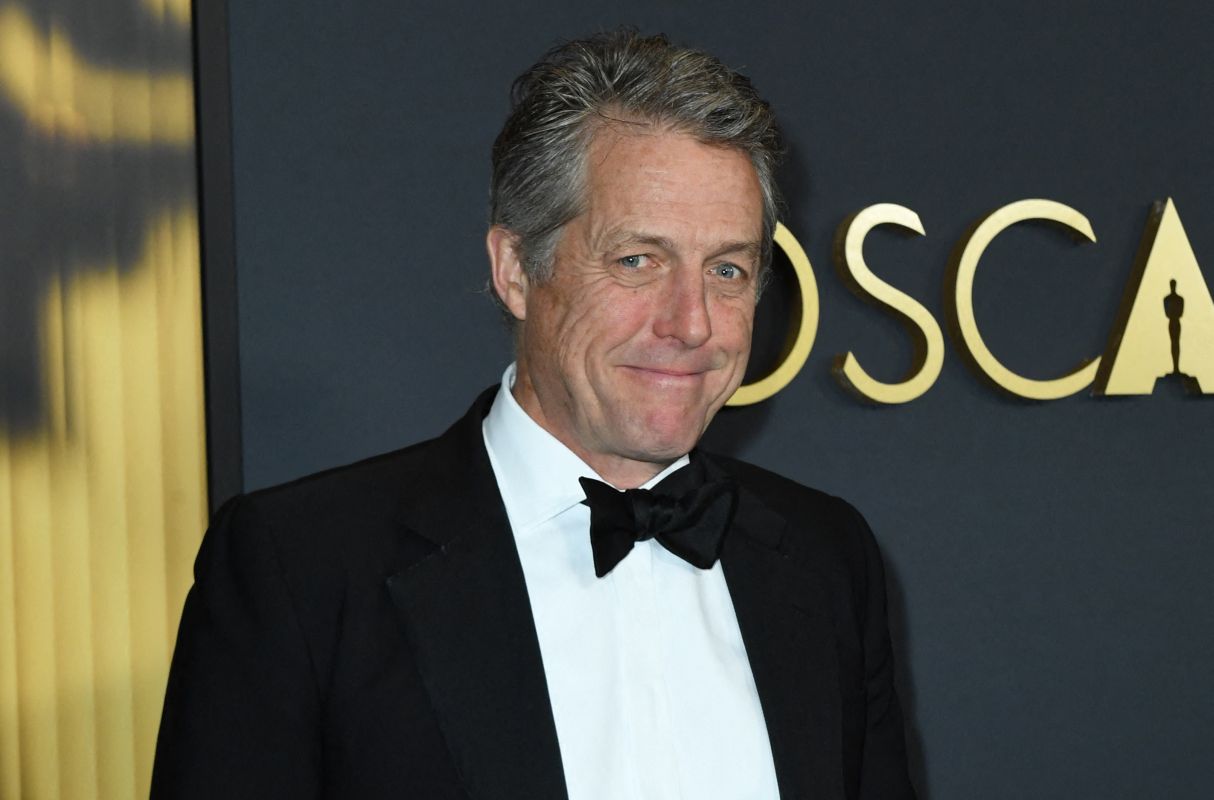 Hugh Grant considera que la compra de Warner por Netflix es una mala noticia para el cine. (Foto: VALERIE MACON / AFP)