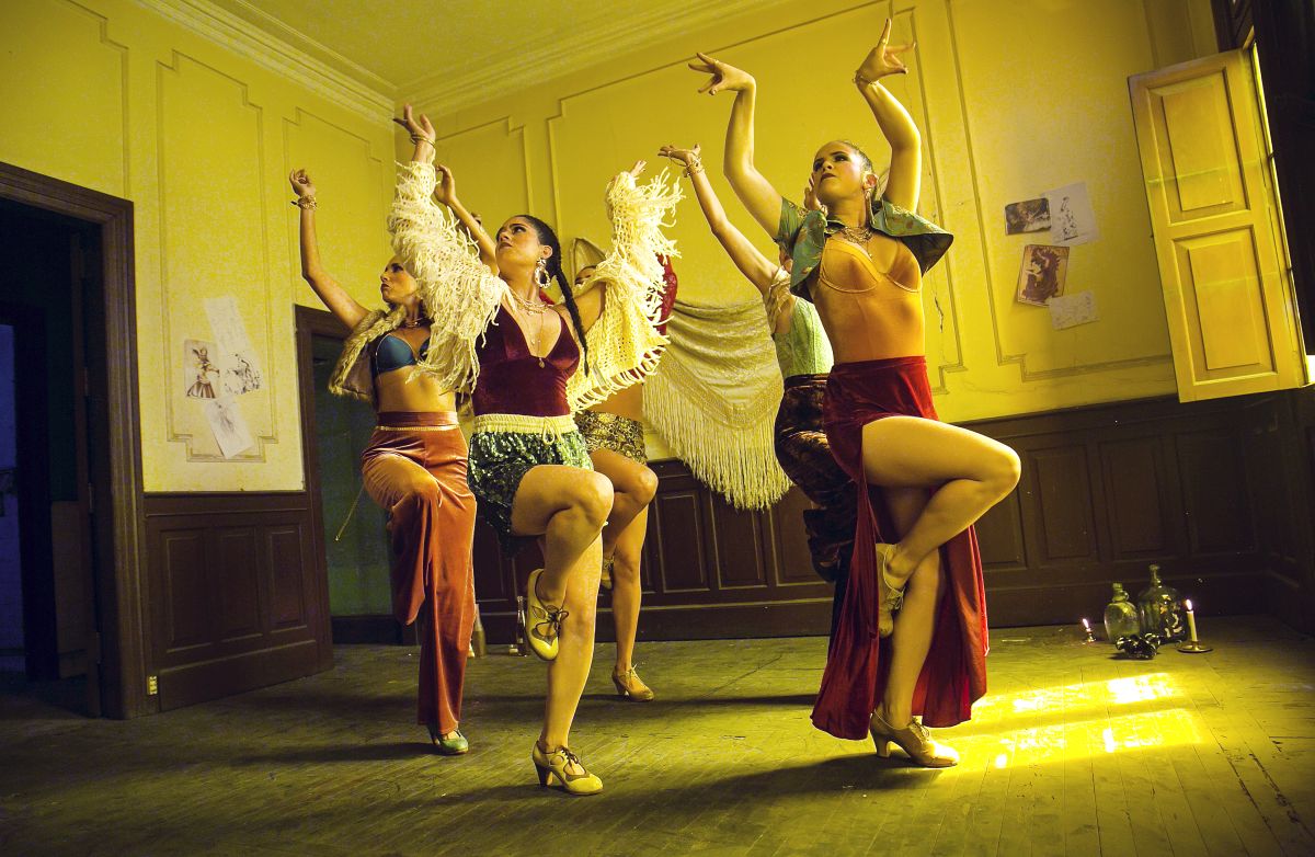 El colectivo Bravata, conocido por fusionar técnica flamenca con música contemporánea, durante una de sus grabaciones coreográficas en Lima. (Foto: Sergio Aguilar)