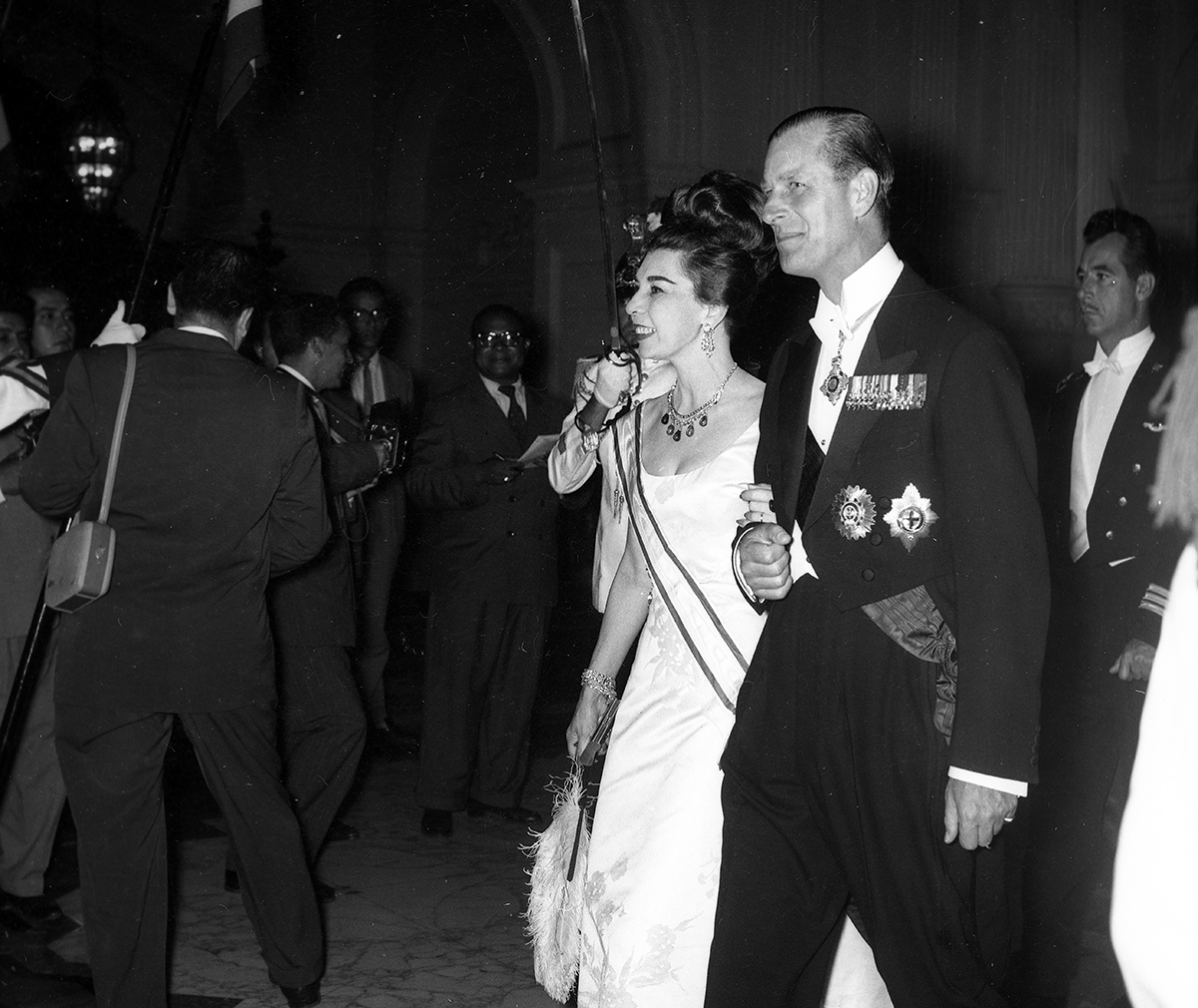Lima, 21 de febrero de 1962. 

El duque de Edimburgo en una de las recepciones protocolares que la colonia británica organizó en honor a su vista al Perú. (Foto: GEC Archivo Histórico)