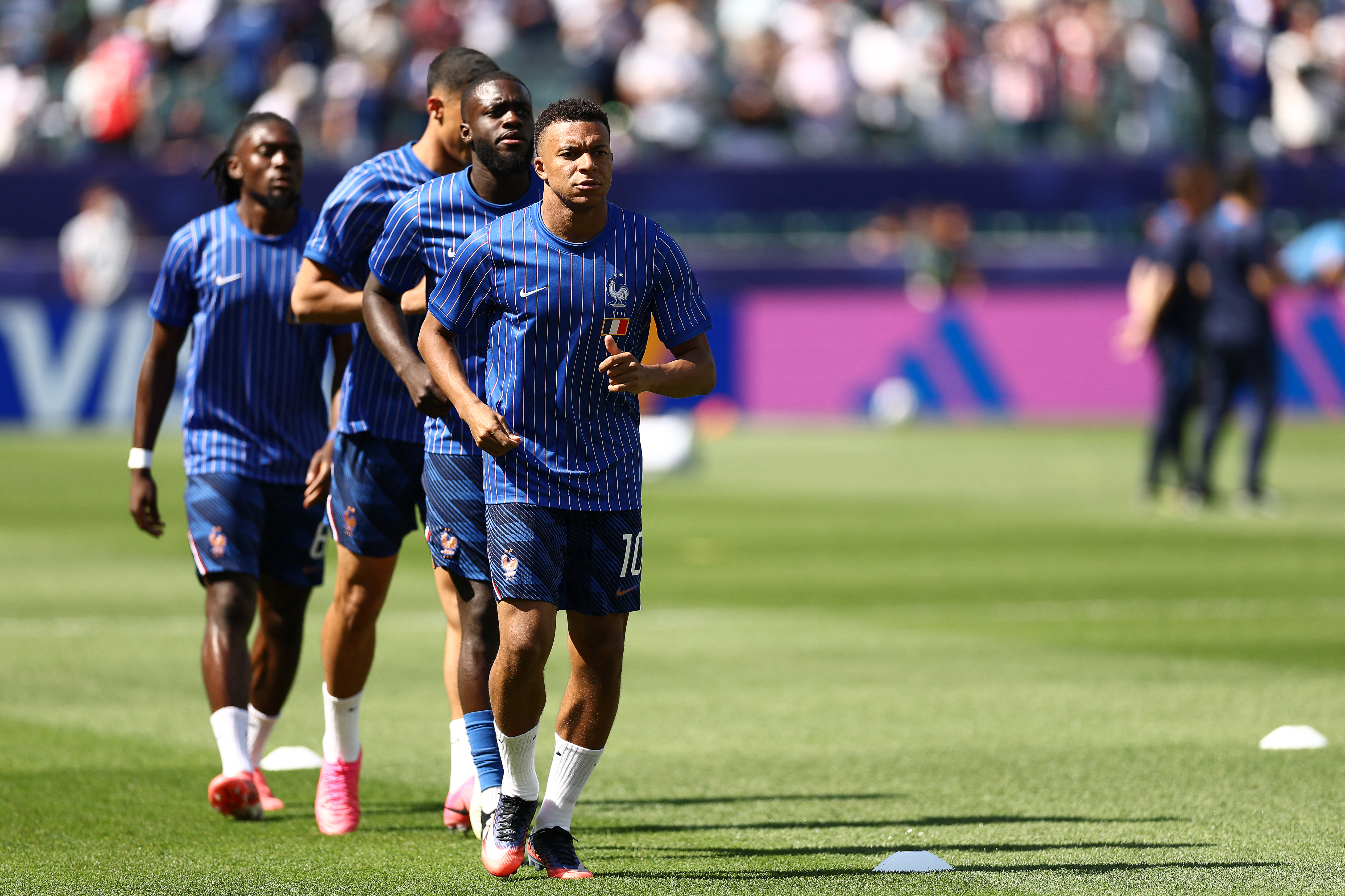 En el estadio Lincoln de Filadelfia, 'la albirroja' y 'les bleus' se enfrentan en duelo válido por los octavos de final de la Copa del Mundo. El que avance, enfrentará a Marruecos