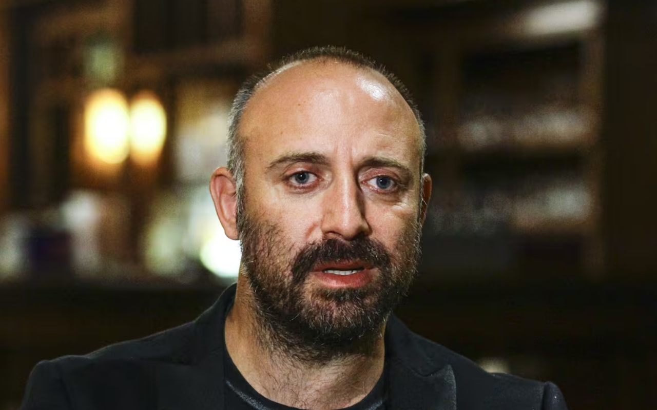 El actor turco Halit Ergenç recibió una sentencia de prisión suspendida por declarar falsamente en un caso judicial de alto perfil