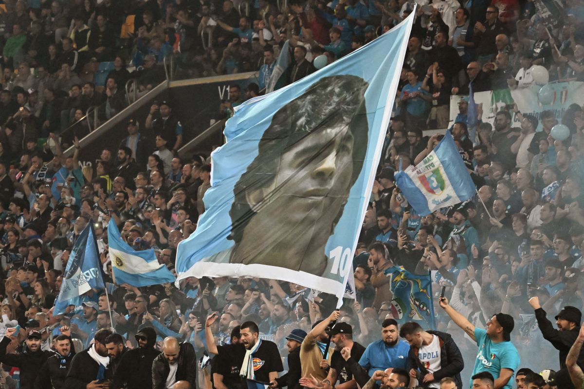 VIDEO] Conmovedor saludo de Zidane a Diego Maradona por su