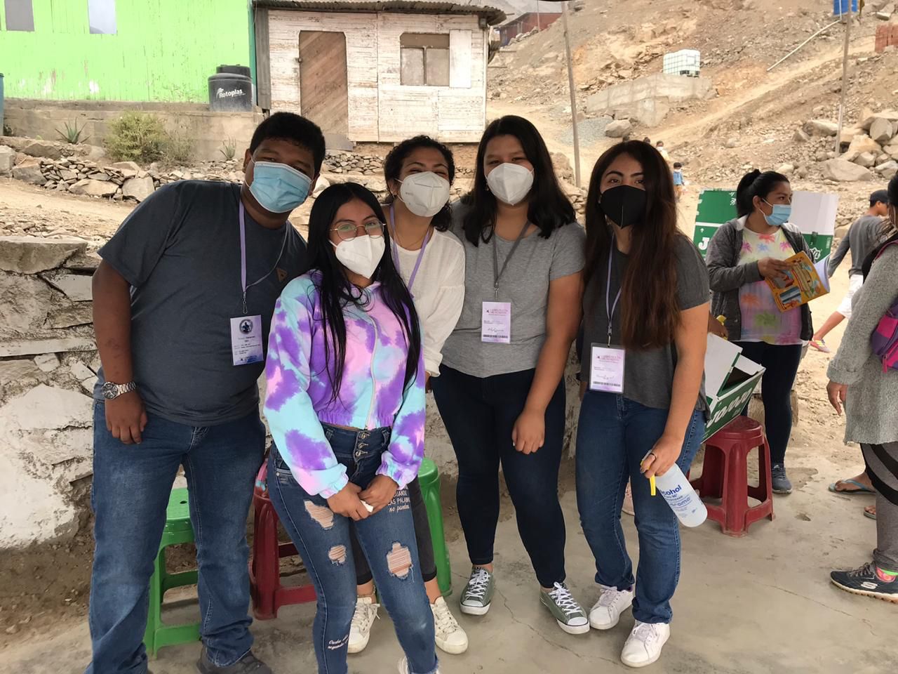 Algunos integrantes de la ONG Asikunata Ruwastin durante una actividad en Carabayllo a fines del año pasado. La agrupación calcula que ha beneficiado a 500 personas con ayuda social. (Foto: ONG Asikunata Ruwastin)