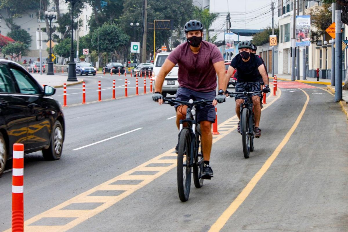 Es necesario que los ciudadanos se sensibilicen en cuanto a esta problemática y exijan a las autoridades la recuperación de los espacios públicos, la generación de ciclovías y la priorización del transporte masivo. (Foto: Municipalidad de Lima)