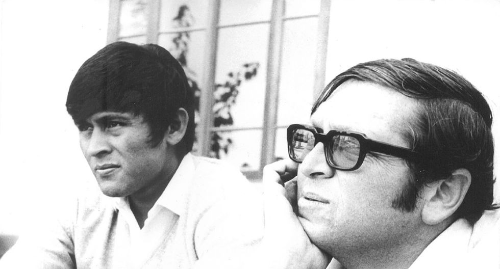 Hugo "El Cholo" Sotil y el director de cine peruano Bernardo Batievski.