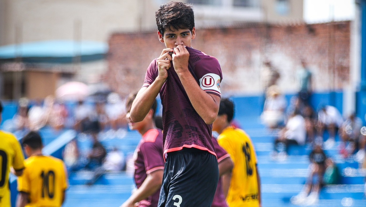 Rafael Guzmán firmó su primer contrato profesional en el 2024. (Foto: Universitario)
