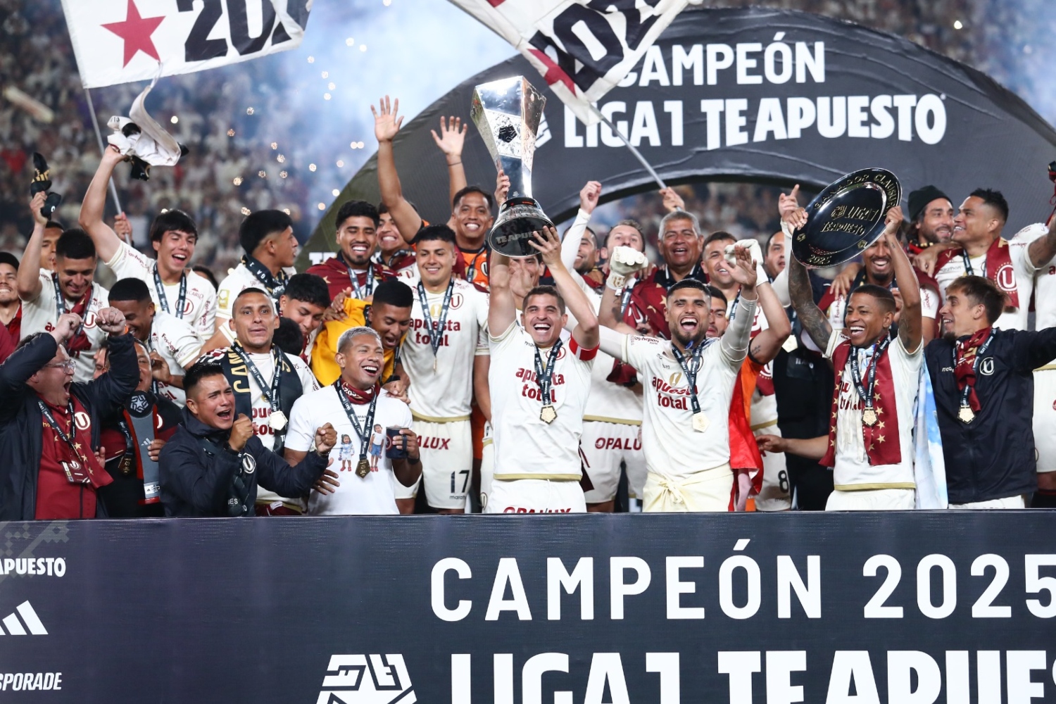Universitario de Deportes celebra el tricampeonato de la Liga 1 2025