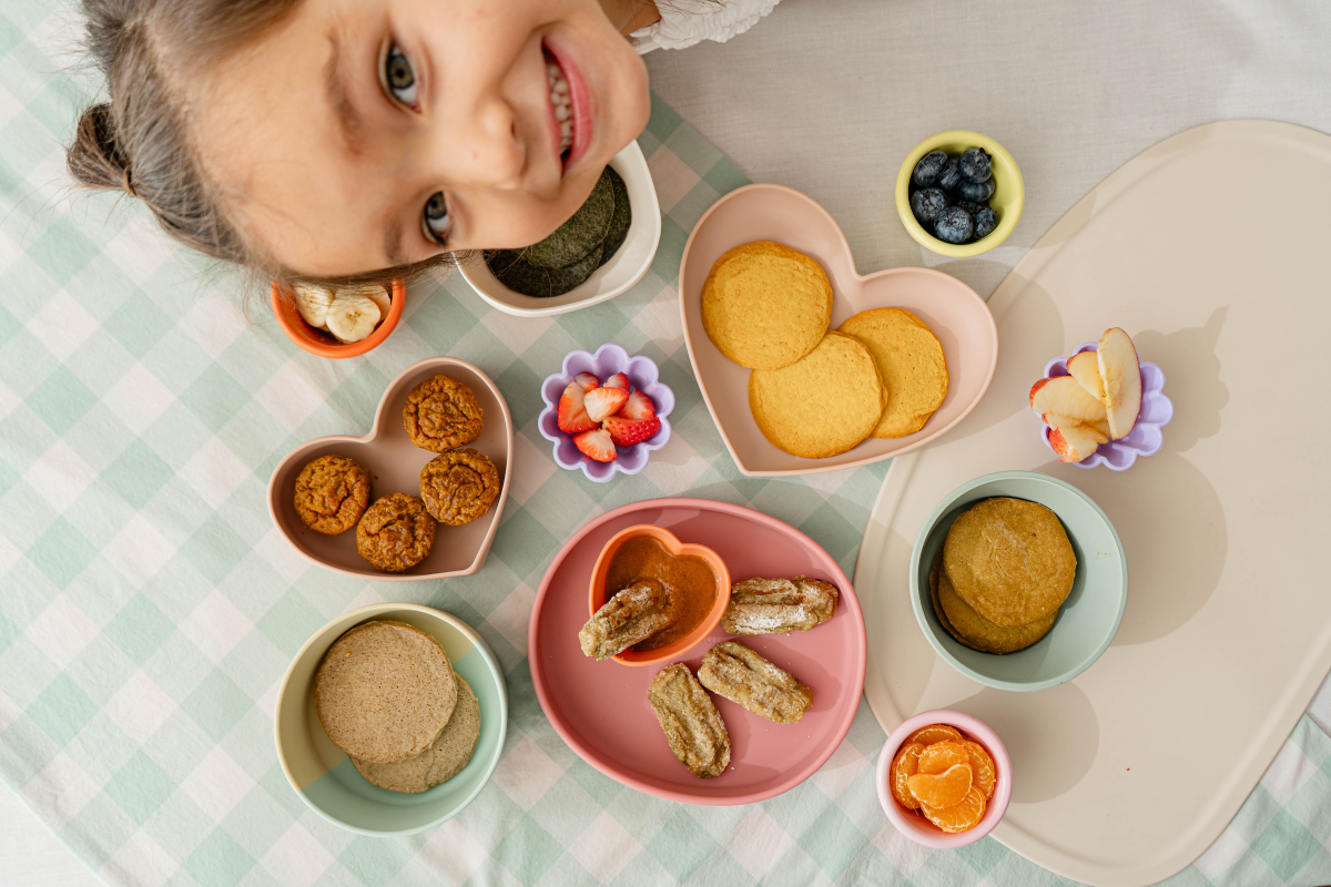 Yomi ofrece platos para bebés de 6 a 12 meses y niños de 1 a 8 años, además de 'snacks' y 'packs' pensados para cada etapa.