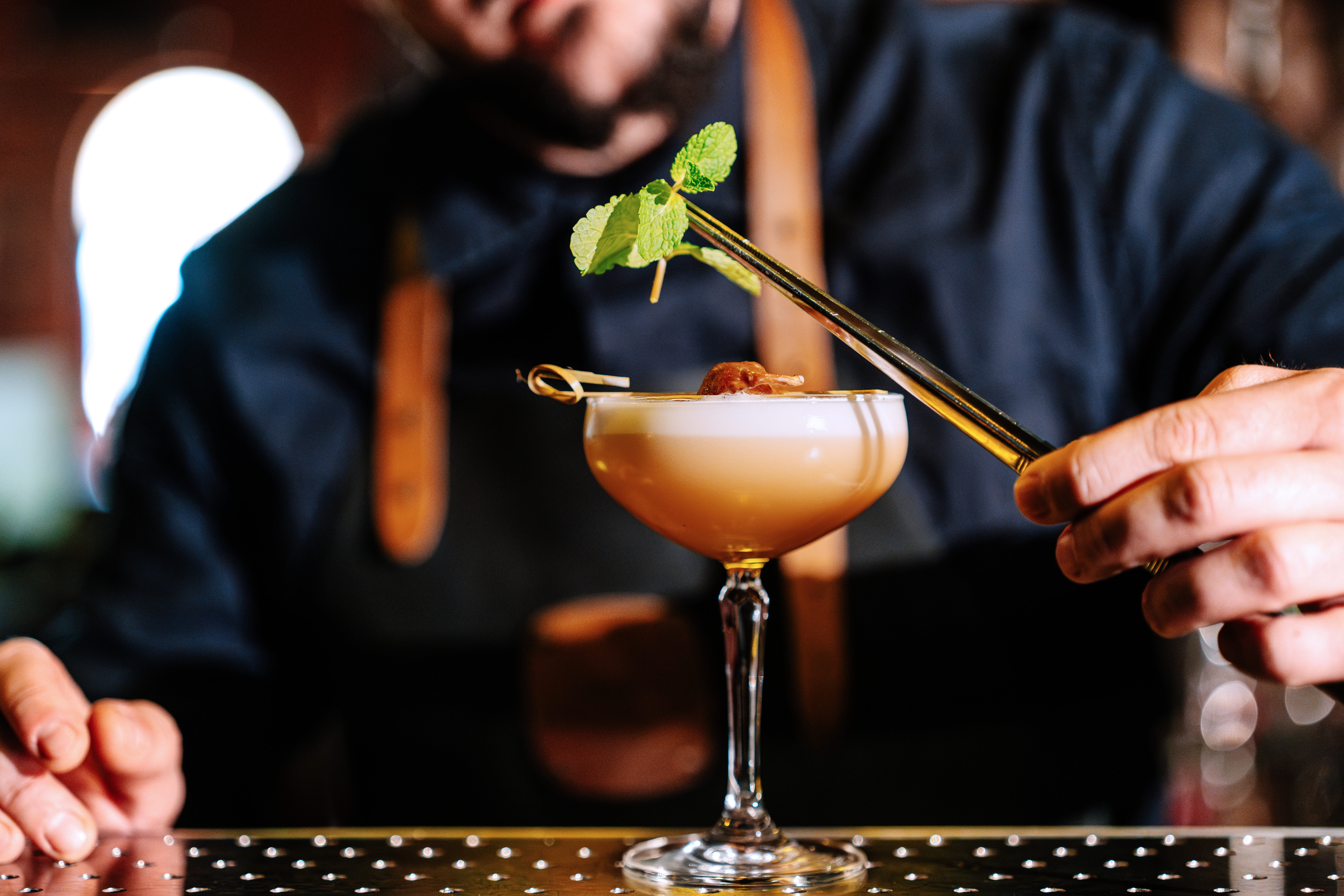Diez talentos de la coctelería peruana compiten por primera vez en la nueva categoría Mejor Bartender de los Premios Somos. (Foto: iStock)