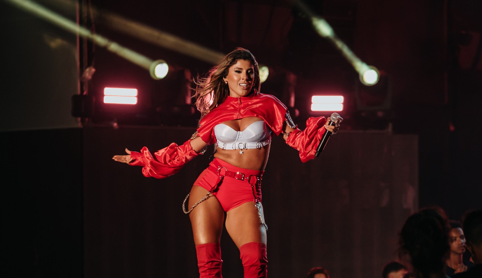 La peruana Yahaira Plasencia estrenó su versión de "El cantante" de Lavoe, titulada "La cantante", en los Premios Heat 2022