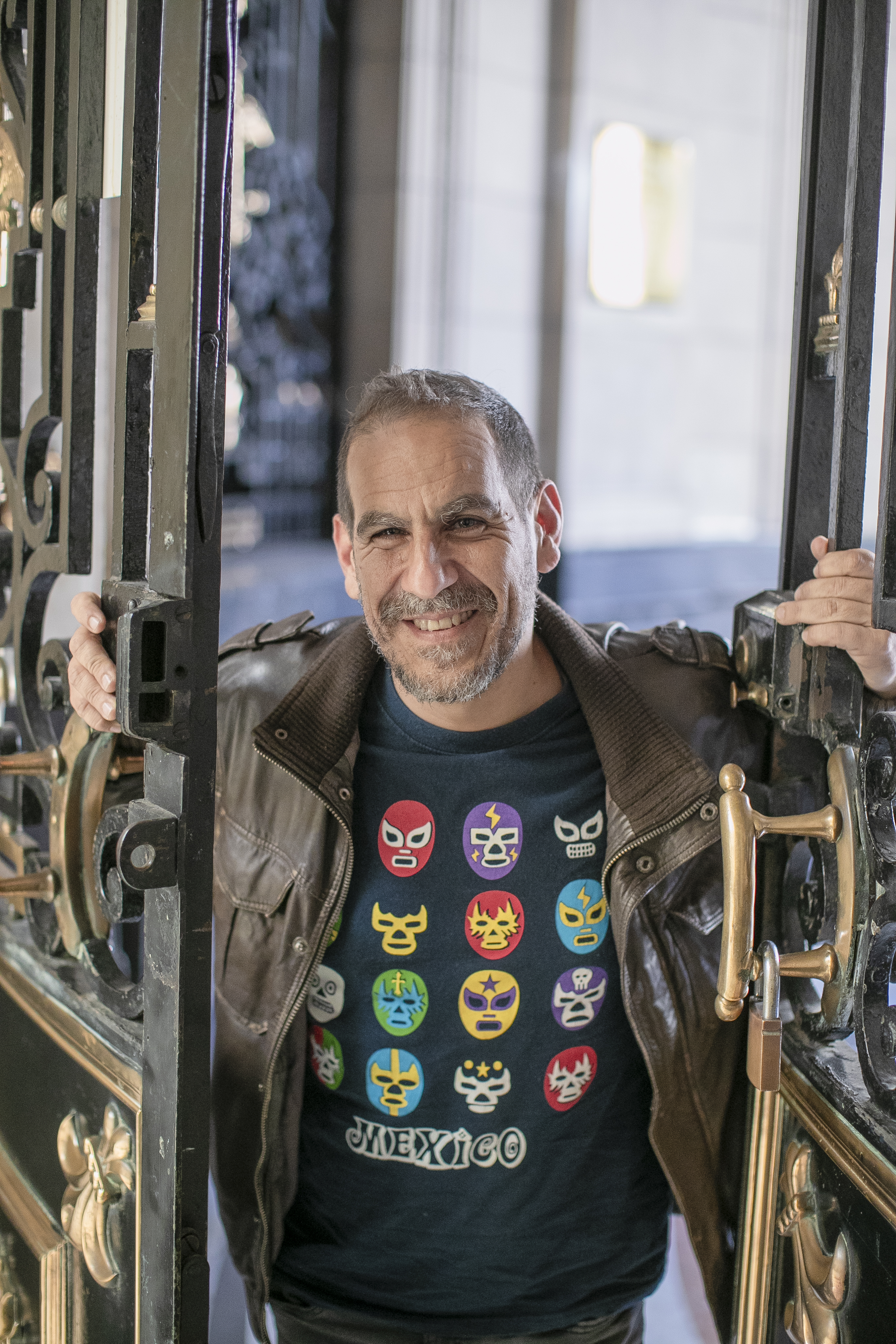 Pablo Saldarriaga apuesta esta vez por un formato emocional y cercano, donde la música en vivo y la danza se combinan para contar una historia de amor. (Foto: Julio Reaño/@photo.gec)