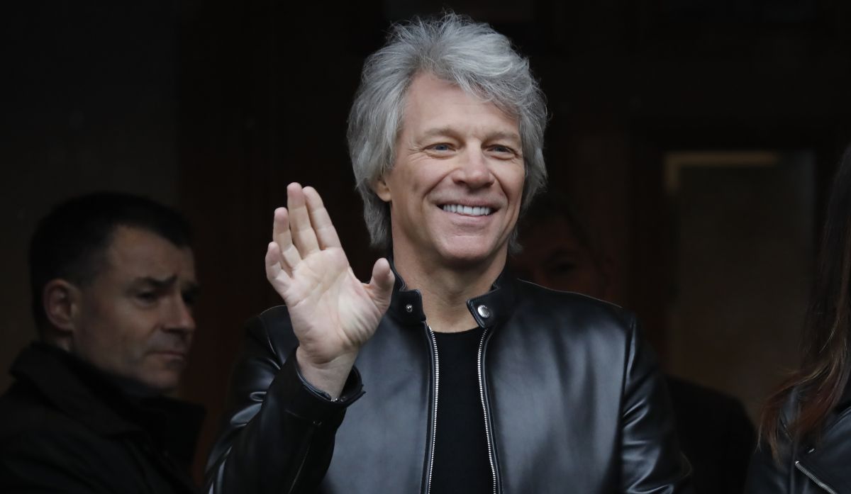 Jon Bon Jovi logró persuadir a una mujer para evitar que saltara desde un puente. (Foto: Tolga Akmen / AFP)