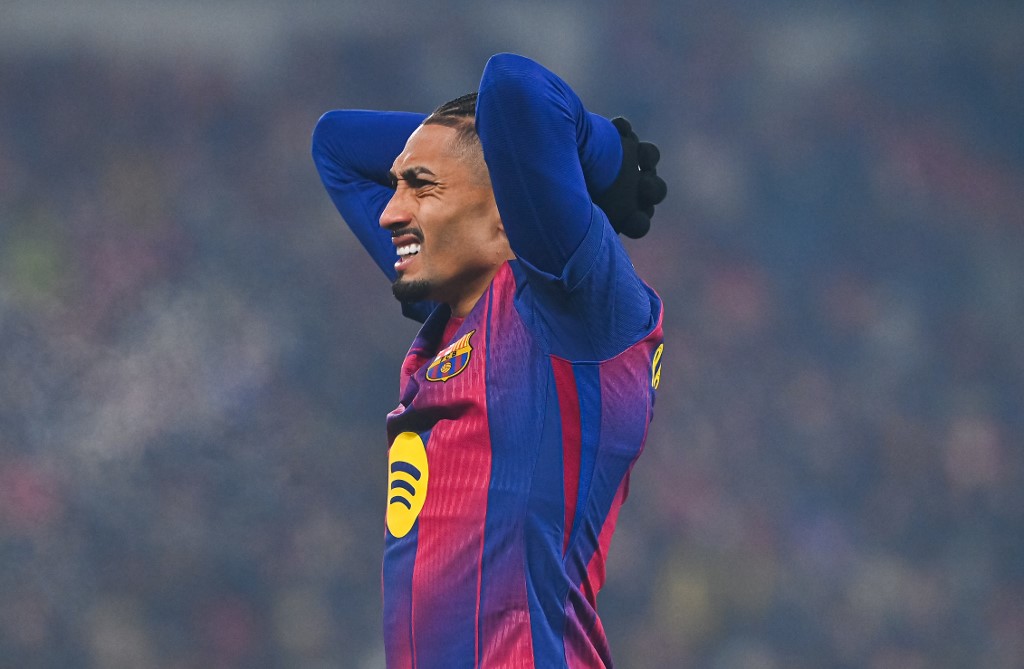 Raphinha se podría perder el partido frente al Atlético de Madrid. (Foto: Michal Cizek / AFP)