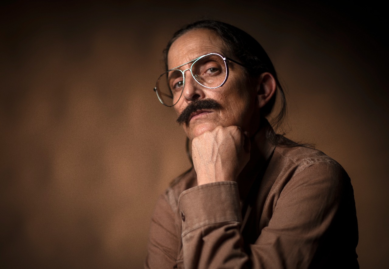 Para "Varado" Norma Martínez ha creado un personaje que le habla a la gente más allá de la pandemia, que invita a mirarse al espejo y –parafraseando a Luis Eduardo Aute– “quitarse el vestido, las flores y las trampas” para enfrentarnos a aquello de lo que tratamos de huir: nosotros mismos. (Foto: Elías Alfageme)