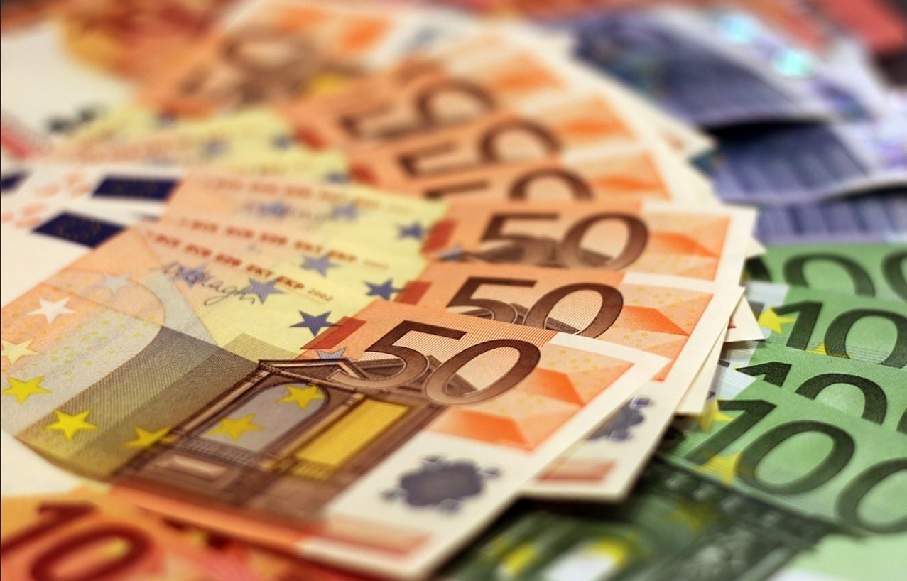 Quieres ganar 100 euros al mes? Averigua cuánto debes invertir en un  depósito a plazo fijo