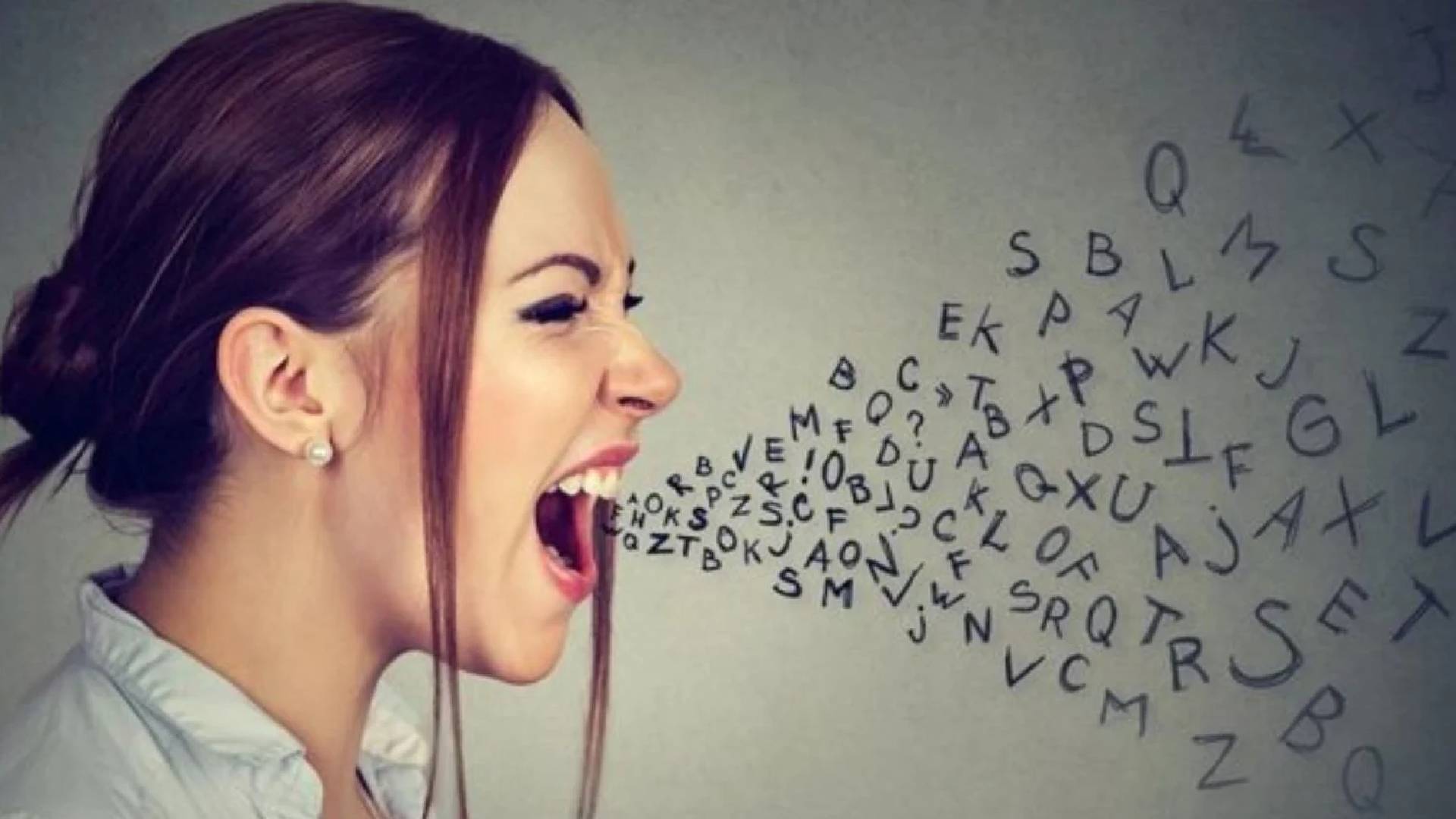 Por qué hay personas que hablan muy fuerte todo el tiempo, según la psicología - El Cronista