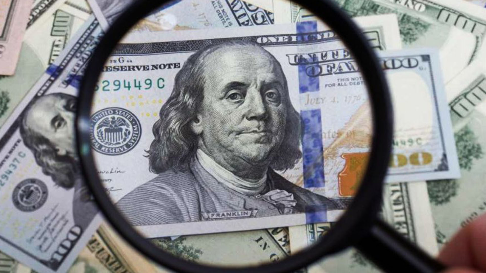 Baja el dólar blue tras el anuncio de Caputo sobre el FMI: qué precio  anticipan ahora las cuevas virtuales