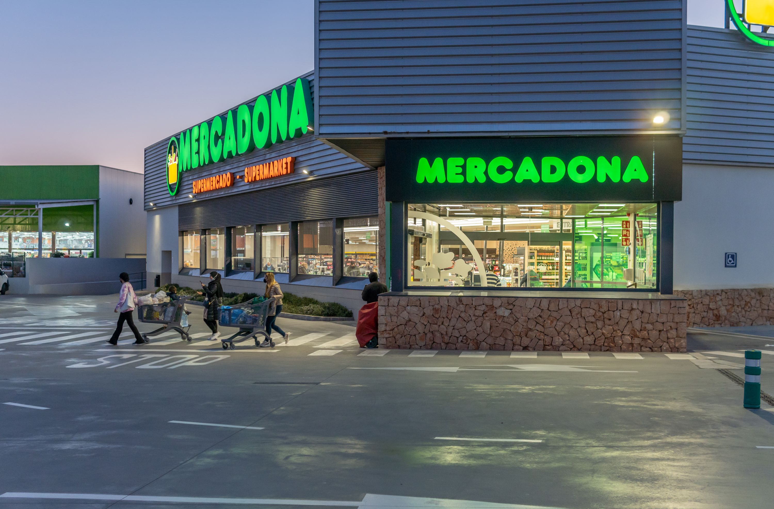 Adiós Mercadona: la cadena de supermercados ya cerró cuatro tiendas en lo  que va del año