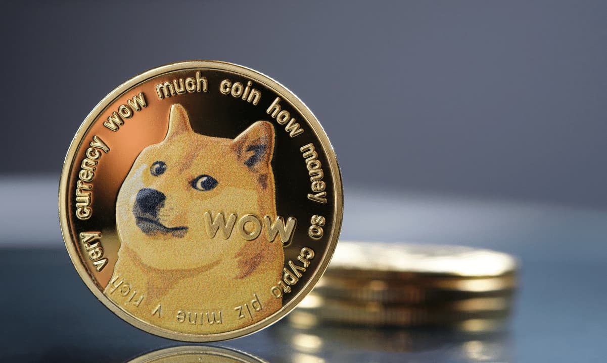 Debo comprar Dogecoin antes de que llega a USD 1?