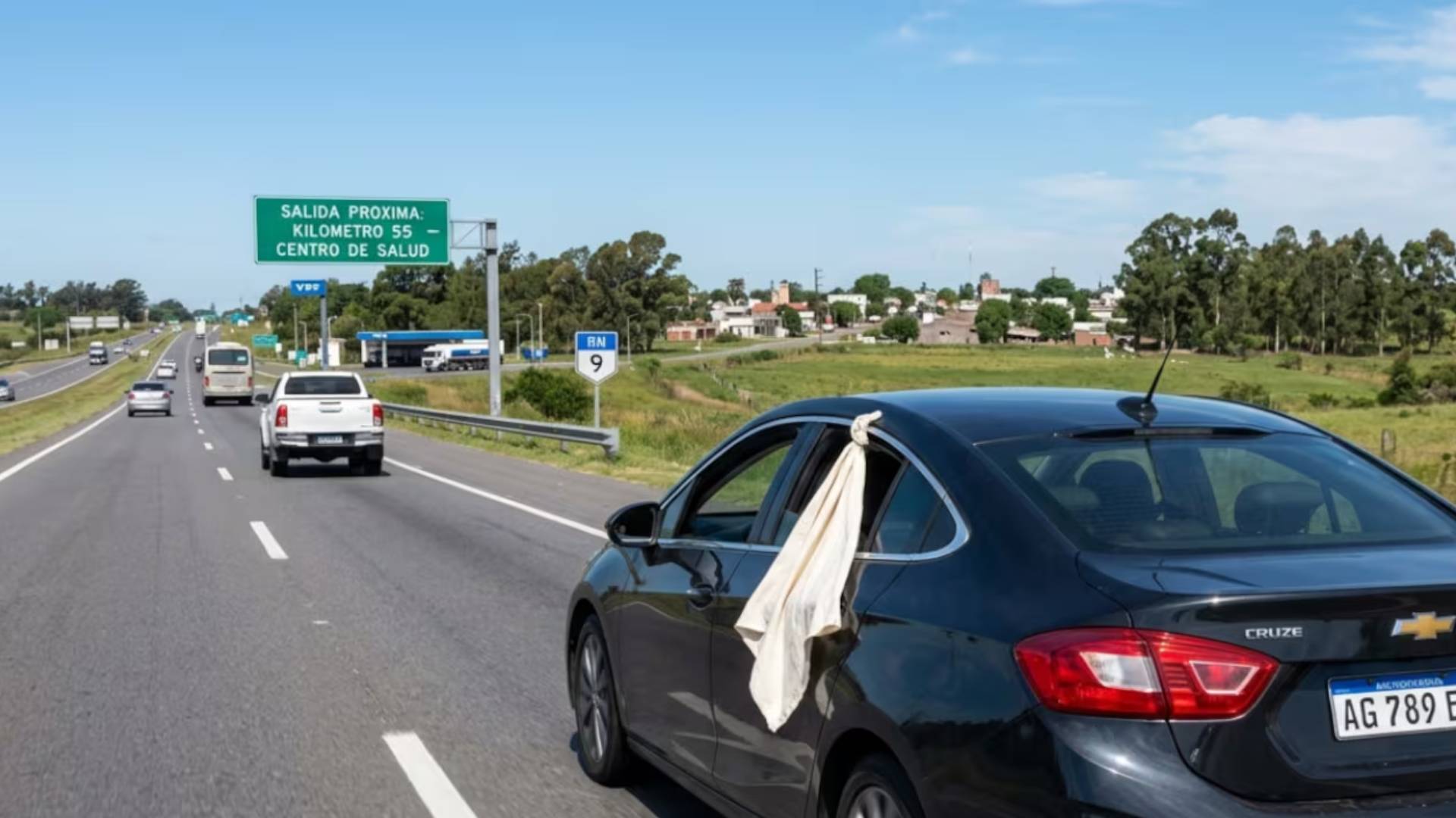 Qué significa ver una tela blanca colgando de la ventana de un auto en la  ruta - El Cronista