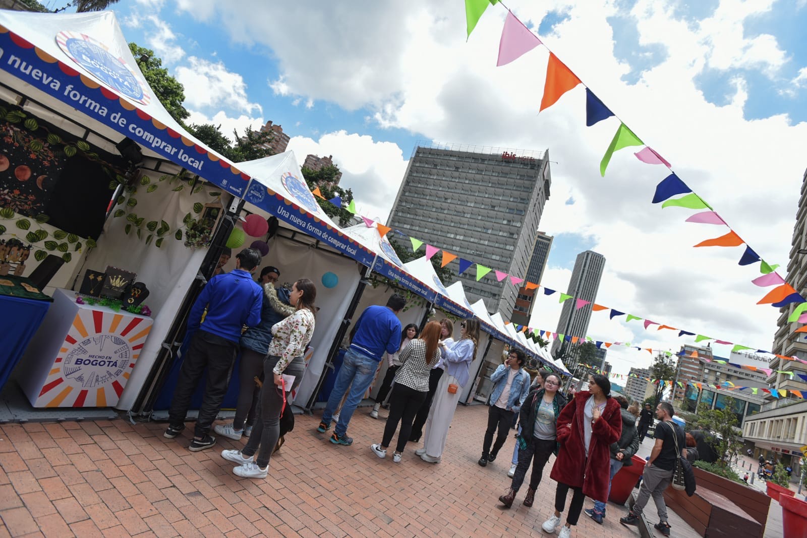 Aparte de las empresas privadas como Vassar y Buró, el distrito realiza al rededor de 5 ferias anuales con el fin de brindarles auxilio a emprendedores locales.