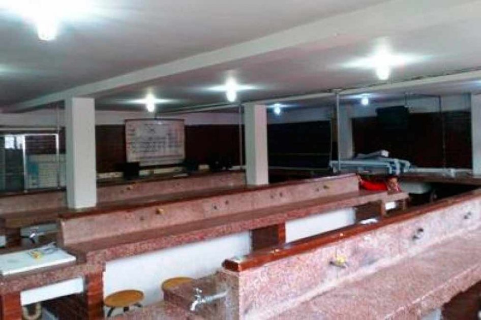 Inauguran primera aula de clases iluminada con energía solar