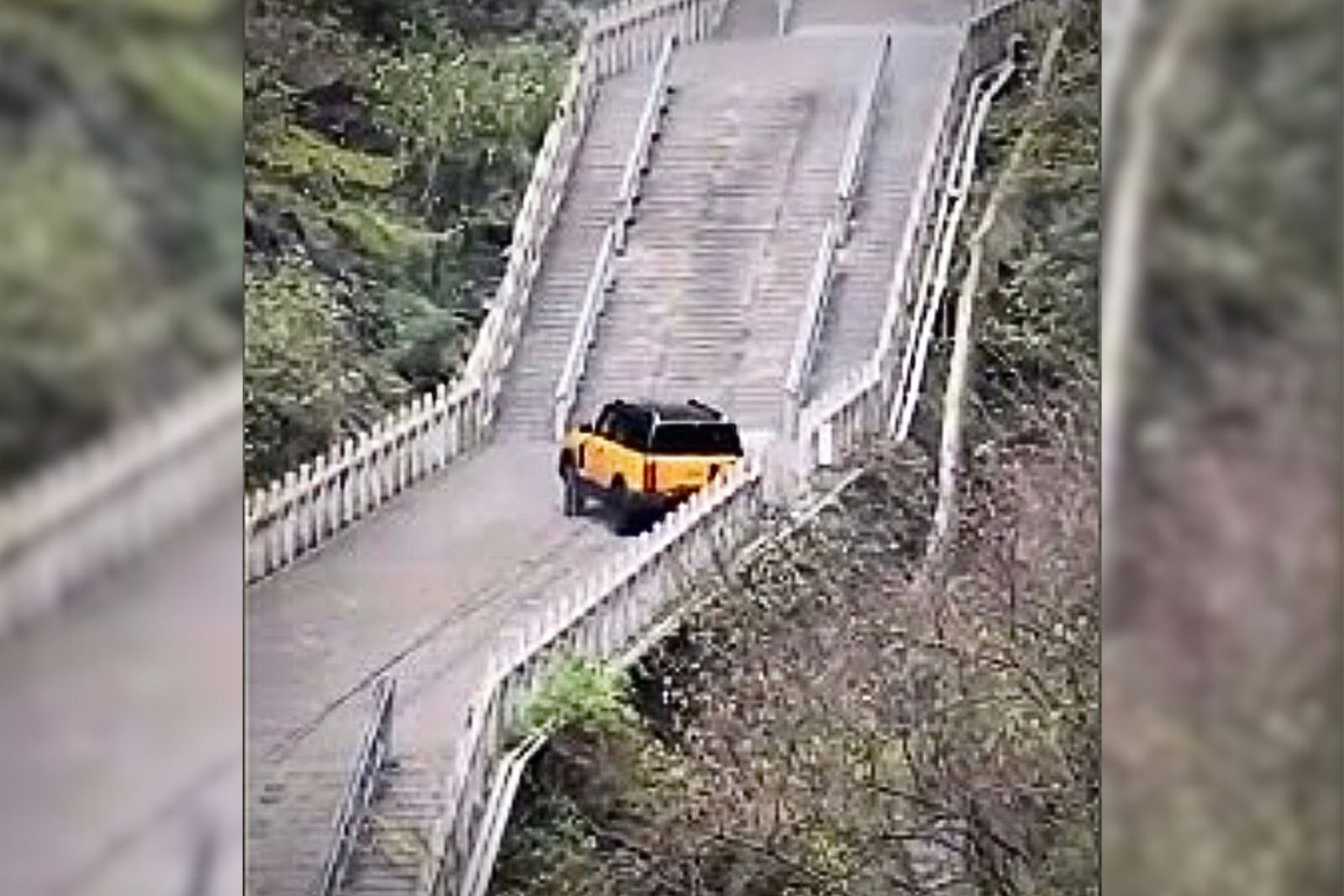 Desastre en la “Puerta del Cielo”: carro destruye las escaleras de lugar centenario en China