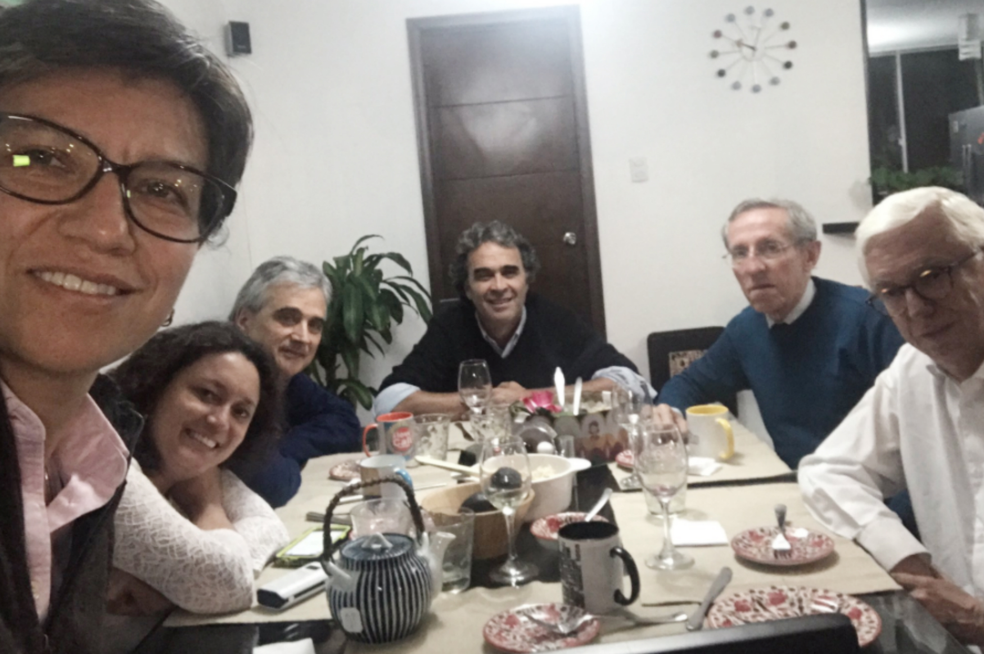 Fin de semana de encuestas políticas por Twitter