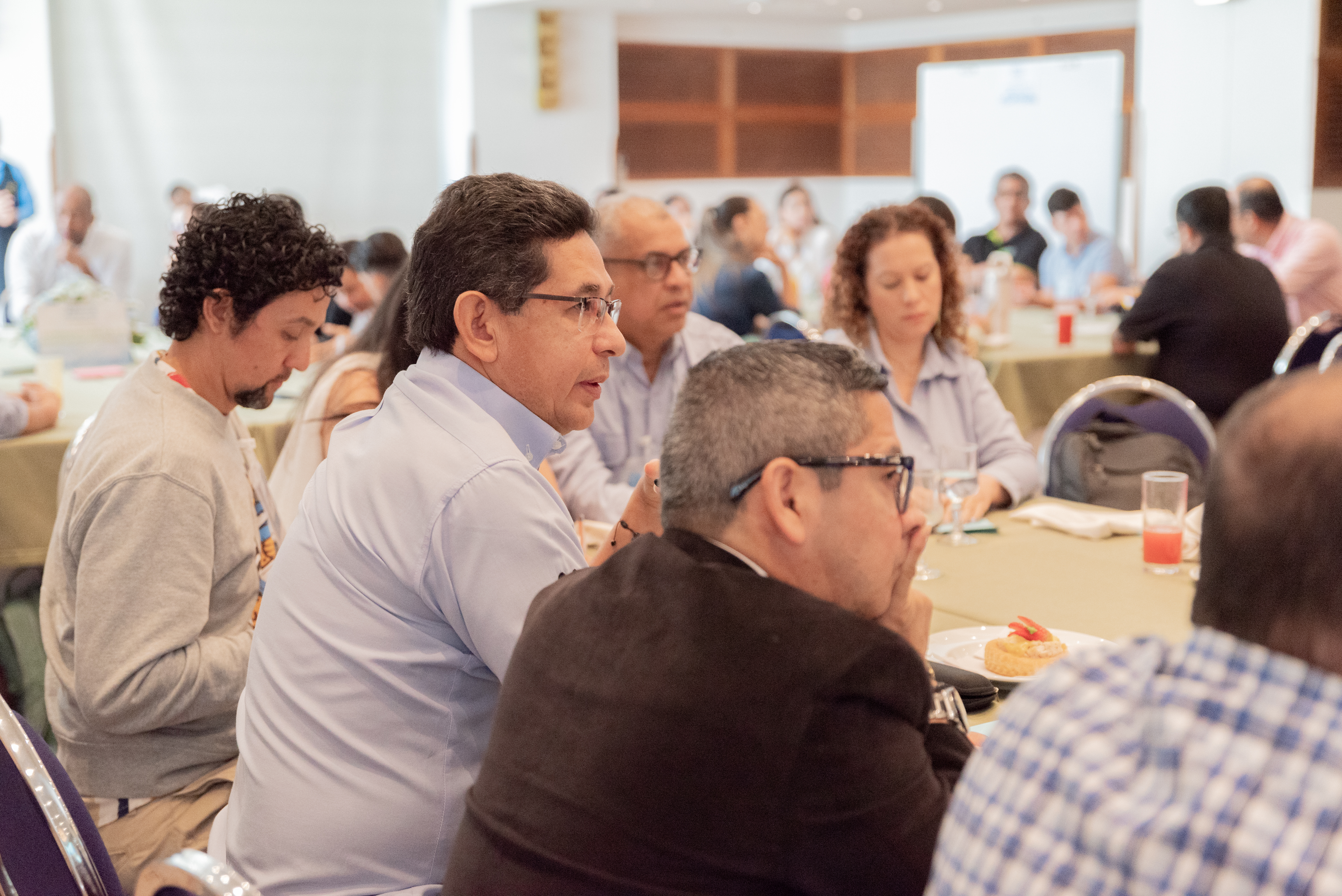 Encuentro por el Agua y la Energía Renovable en Bucaramanga.