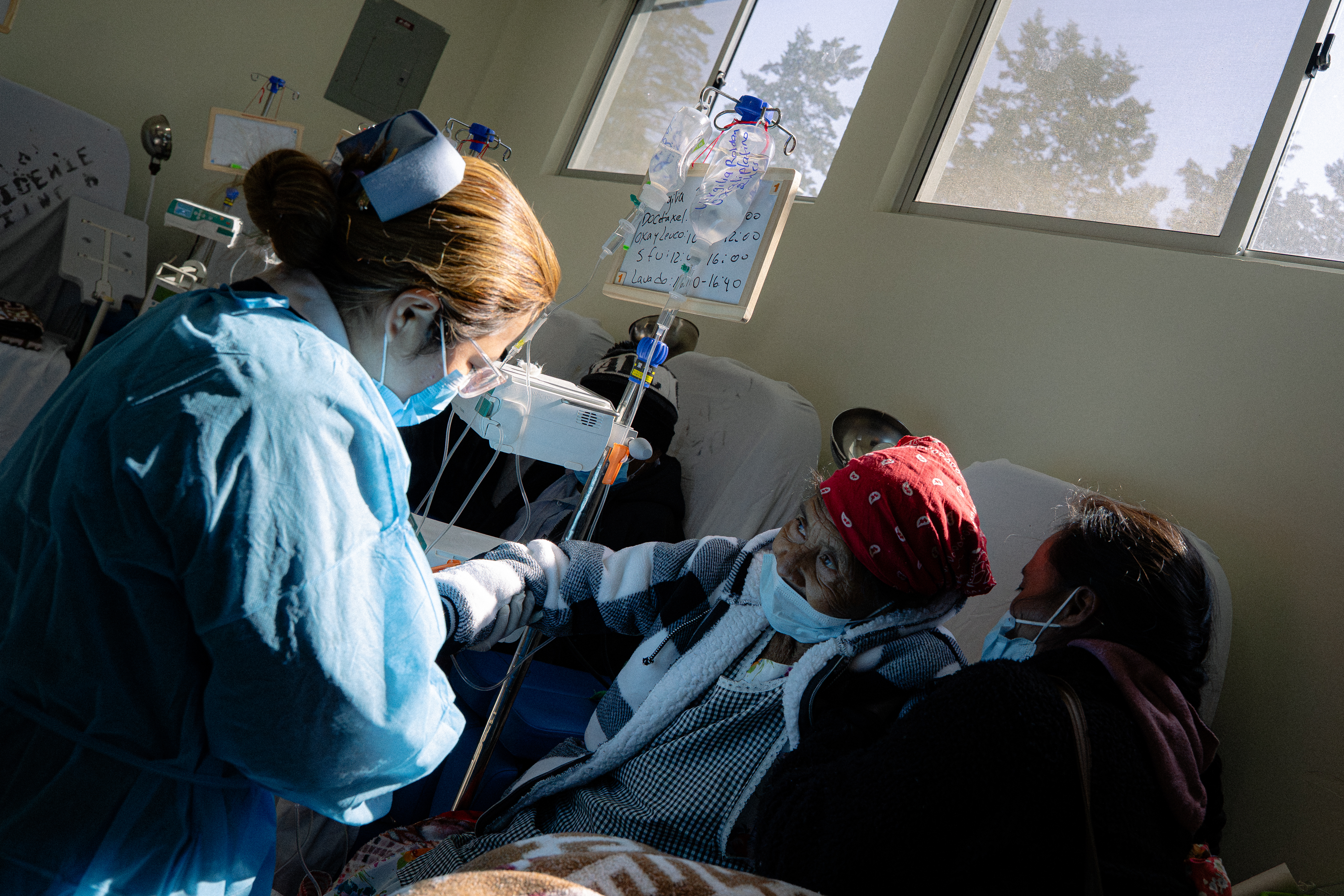 Pacientes con cáncer que reciben tratamiento en la unidad de oncología del hospital público de Quetzaltenango, Guatemala.