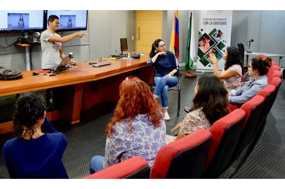 Por primera vez una universidad en Colombia realiza examen de admisión para sordos