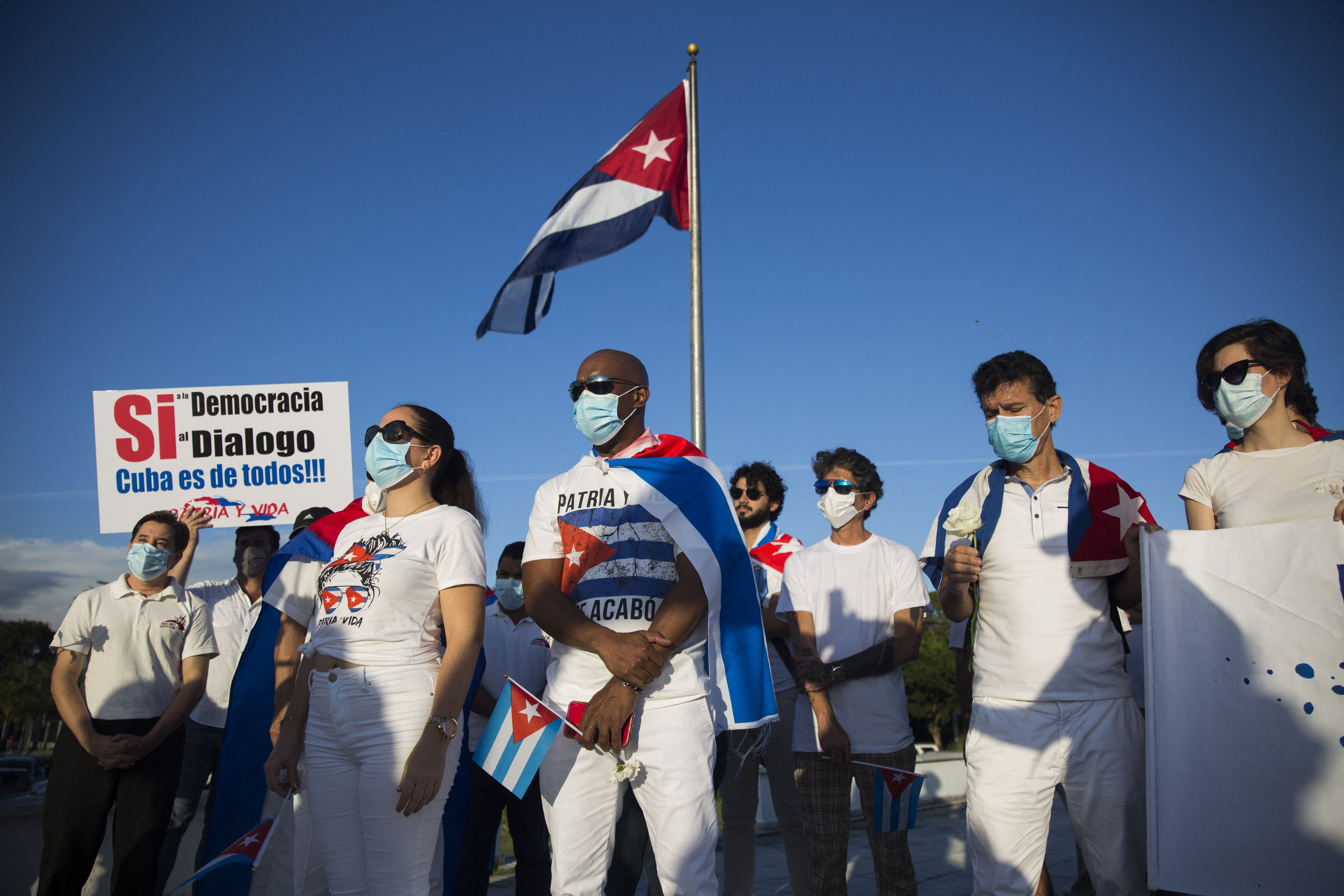 A group of Cubans living in the Dominican Republic demonstrate in support of the Cuban opposition in front of Jose Marti Park in Santo Domingo, on November 15, 2021. - The Cuban opposition has said it will take to the streets as planned on Monday to demand the release of political prisoners, despite authorities banning the demonstration and preventing its organizers leaving their homes the day before. News of the "15N" (November 15) gathering in Havana and six provinces has spread rapidly on Cuban social media platforms in past weeks, with opposition supporters planning to highlight the continued detention of hundreds of prisoners jailed since history-making protests in July. (Photo by Erika SANTELICES / AFP)