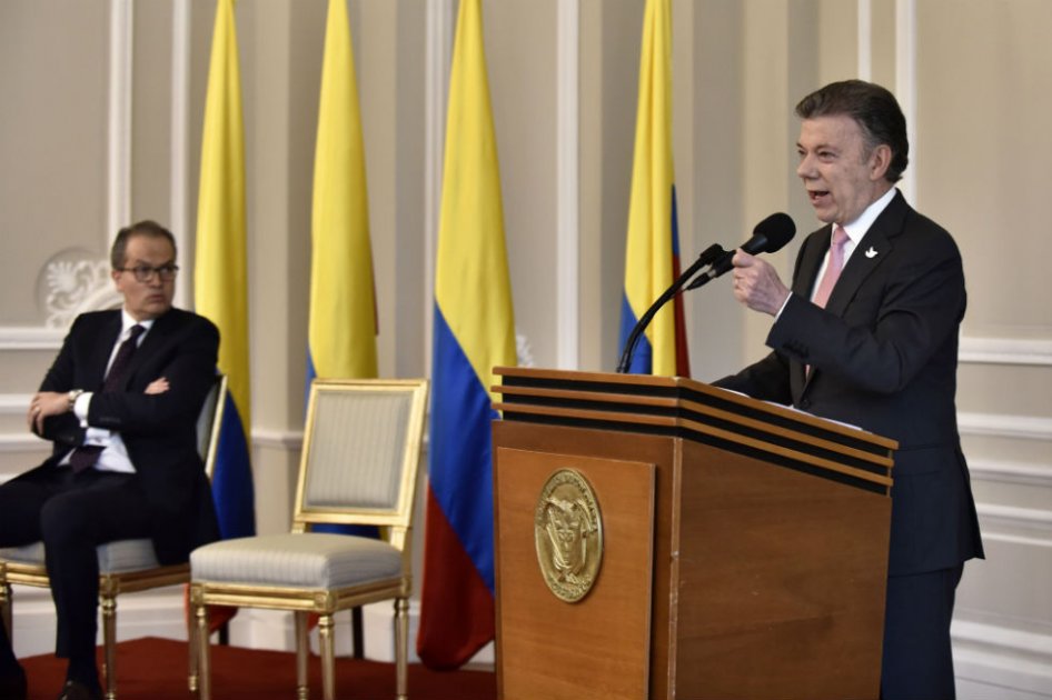 Santos impulsará ley para eliminar beneficio de casa por cárcel para corruptos
