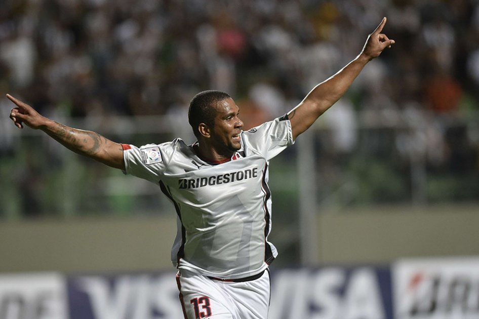 Christian Andres Suarez celebra el gol de triunfo para Atlas. Foto: AFP