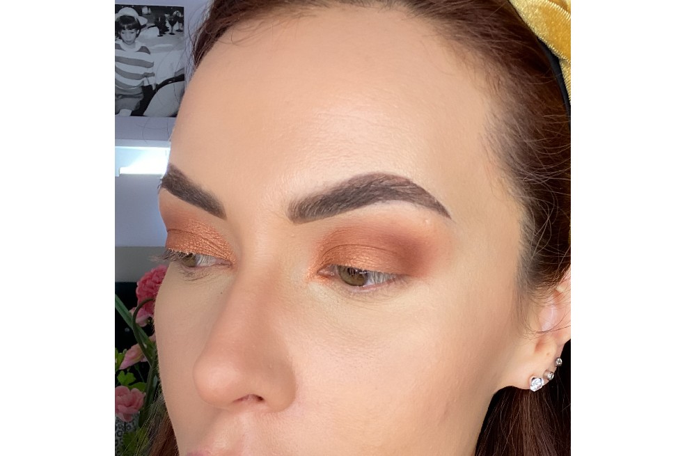 Sigue este tutorial y luce un maquillaje increíble durante la celebración de Navidad.