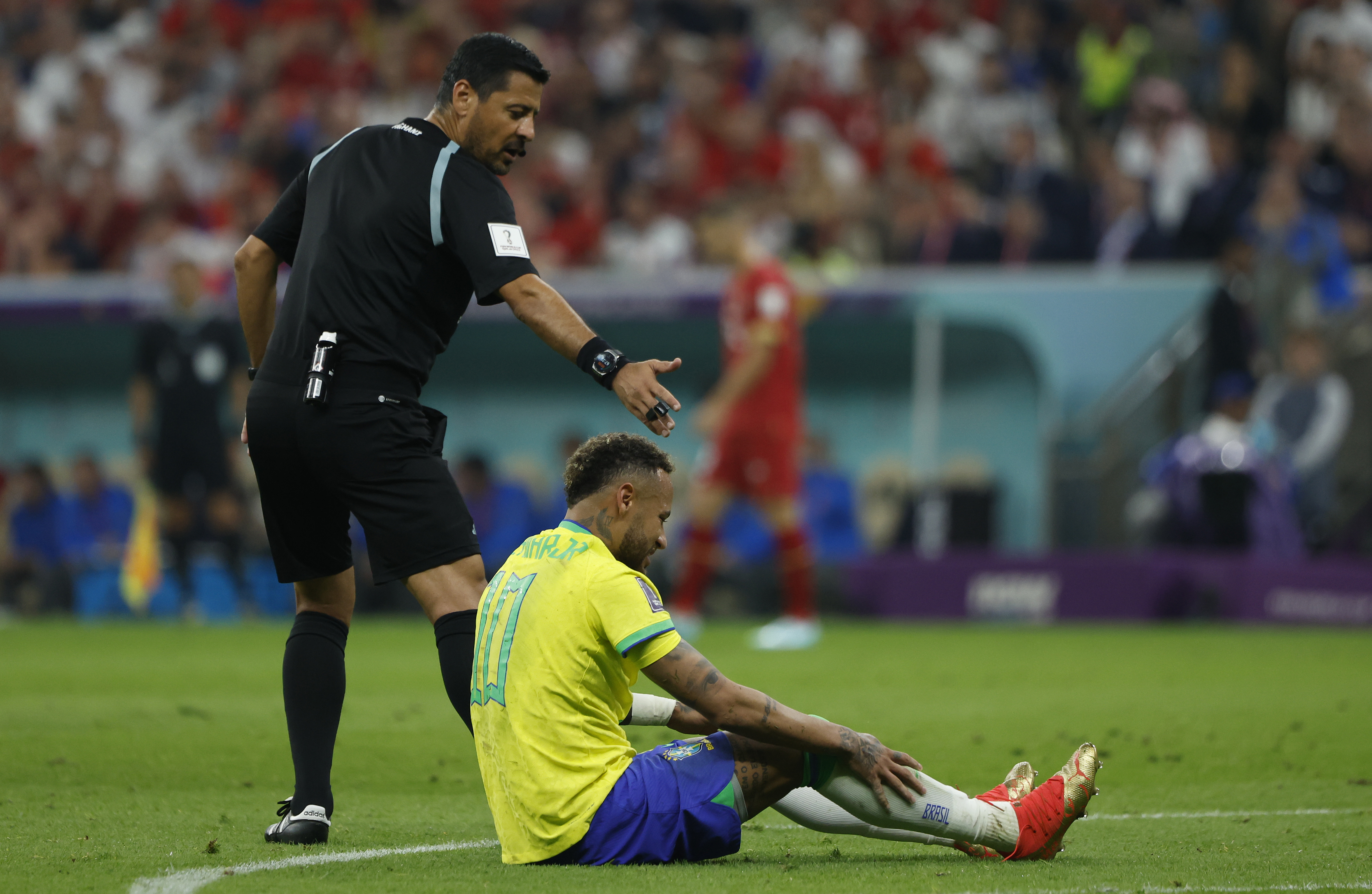 Preocupación en Brasil: Neymar fue sustituido con dolor en el tobillo derecho