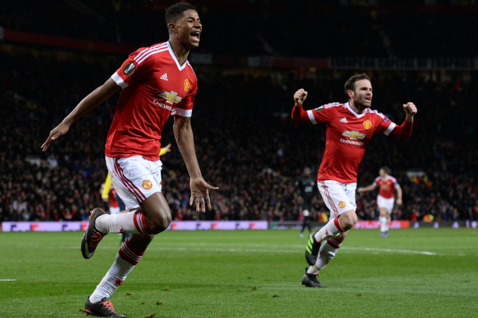 Manchester United le remontó al Midtjylland y clasificó a octavos de Europa League