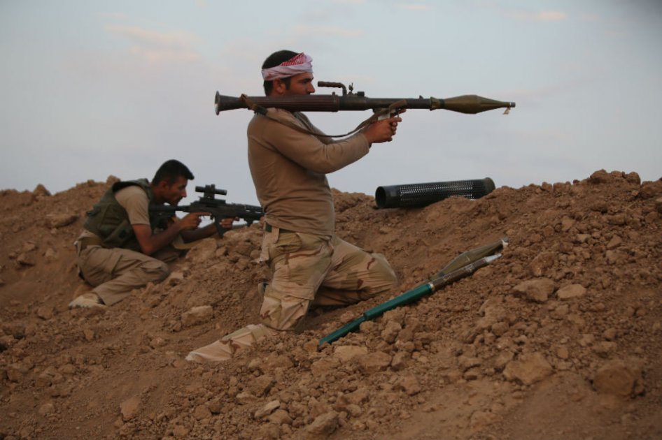 Combatientes kurdos apoyados de las fuerzas federales y de Estados Unidos están atentos ante cualquier ofensiva del grupo yihadista. Estados Unidos y Gran Bretaña intensificaron su participación militar en Mosul. 