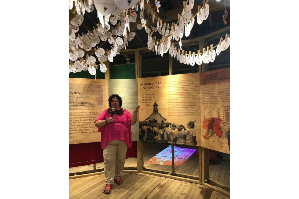 Para ella, durante este año ha sido impresionante que muchos de los visitantes del museo se terminan preguntando ¿cómo pasó todo esto?, ¿En qué momento nos pasó todo lo que nos pasó? “Nosotros trabajamos para que no se borre de la memoria ni de la historia lo que pasó, no para decirnos ‘ay, pobrecitos’ y que volvamos otra vez a recordarlo para torturarnos, sino como una garantía que debemos tener quienes sufrimos el conflicto armado de que esto no se vuelva a repetir”, sostiene Soraya.