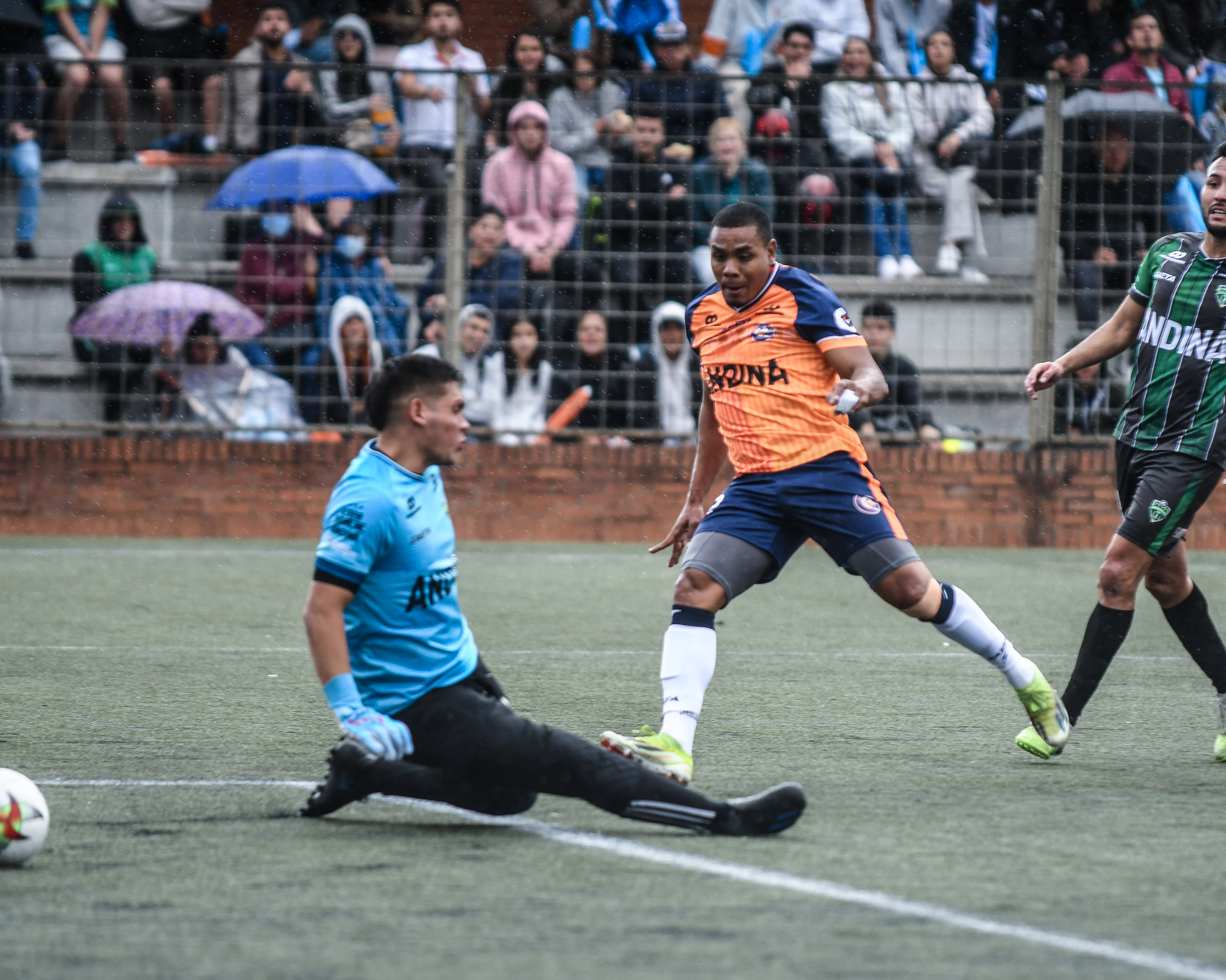 Harrison Canchimbo, autor de uno de los goles que le dio la victoria a Macondo.
