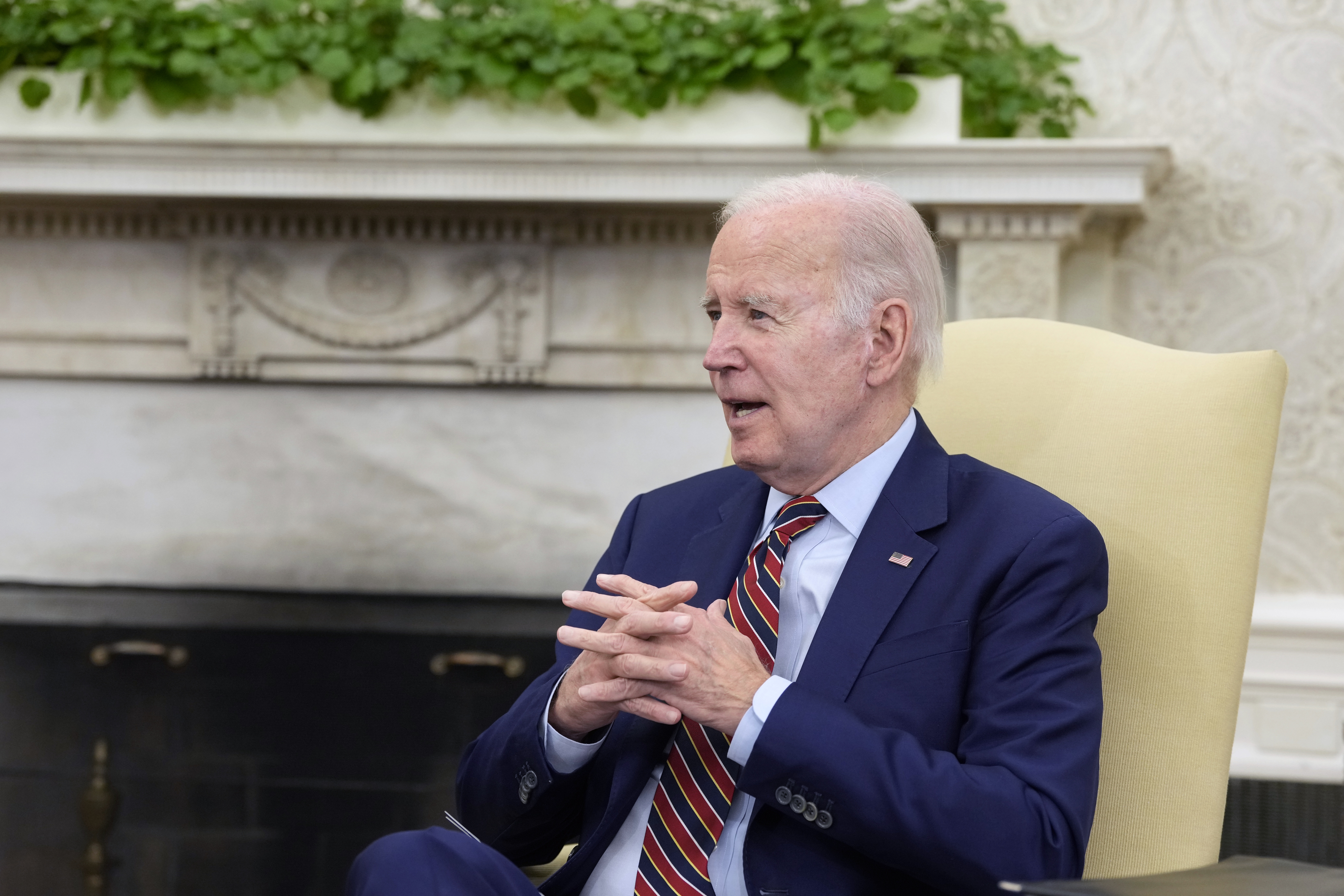 Washington (United States), 12/05/2023.- US President Joe Biden speaks during a bilateral meeting with Spanish prime minister in the Oval Office of the White House in Washington, DC, USA, 12 May 2023. (España, Estados Unidos) EFE/EPA/CHRIS KLEPONIS / POOL