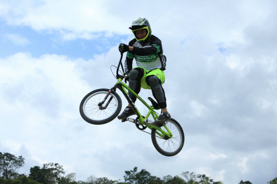 Carlos Oquendo, semifinalista en Nacional de BMX en USA