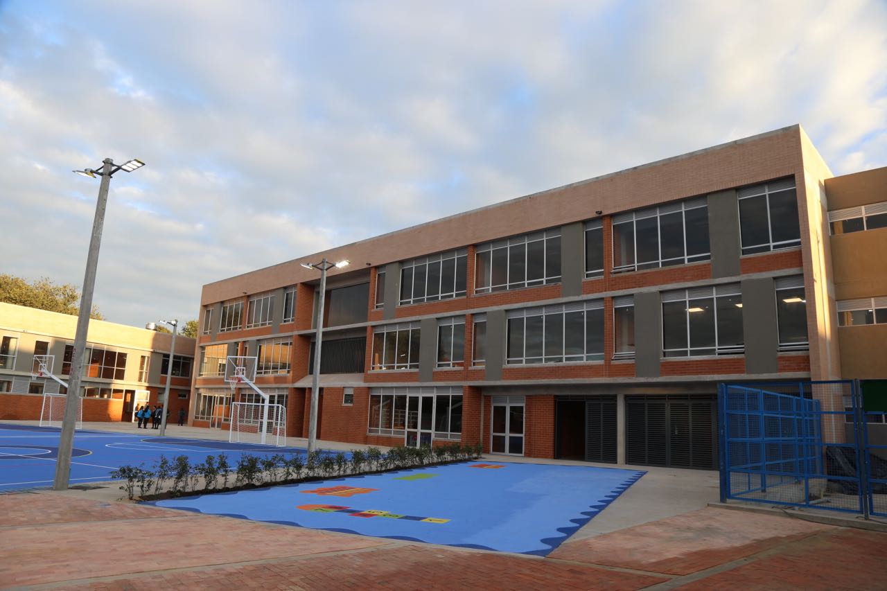 Distrito entrega segundo colegio nuevo en Bogotá
