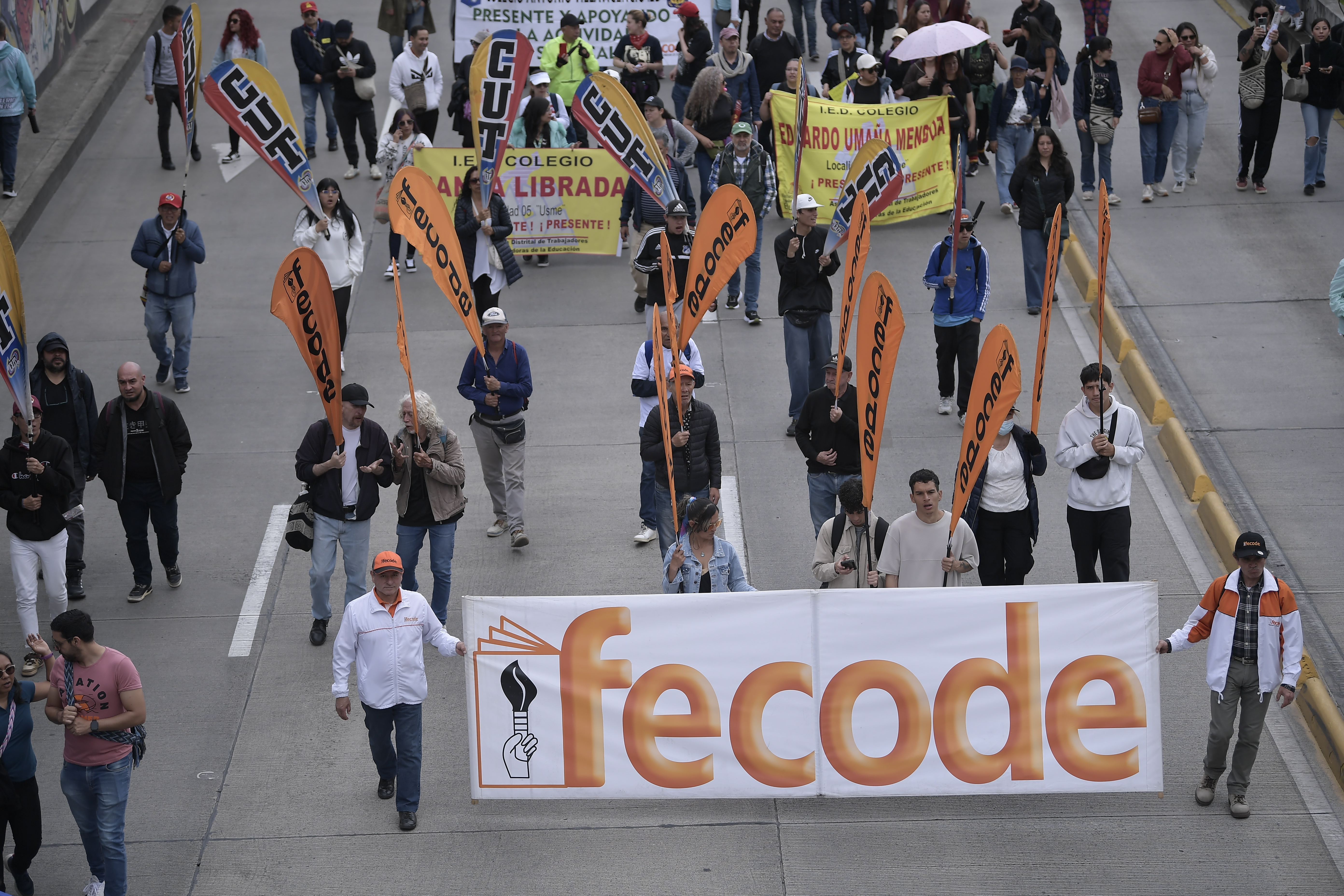 Lo que dice el polémico decreto del Gobierno sobre negociaciones entre sindicatos y empresas